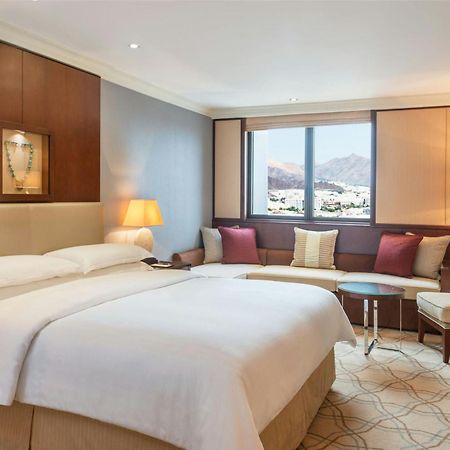 Sheraton Oman Hotel Muskat Bagian luar foto Deluxe Room