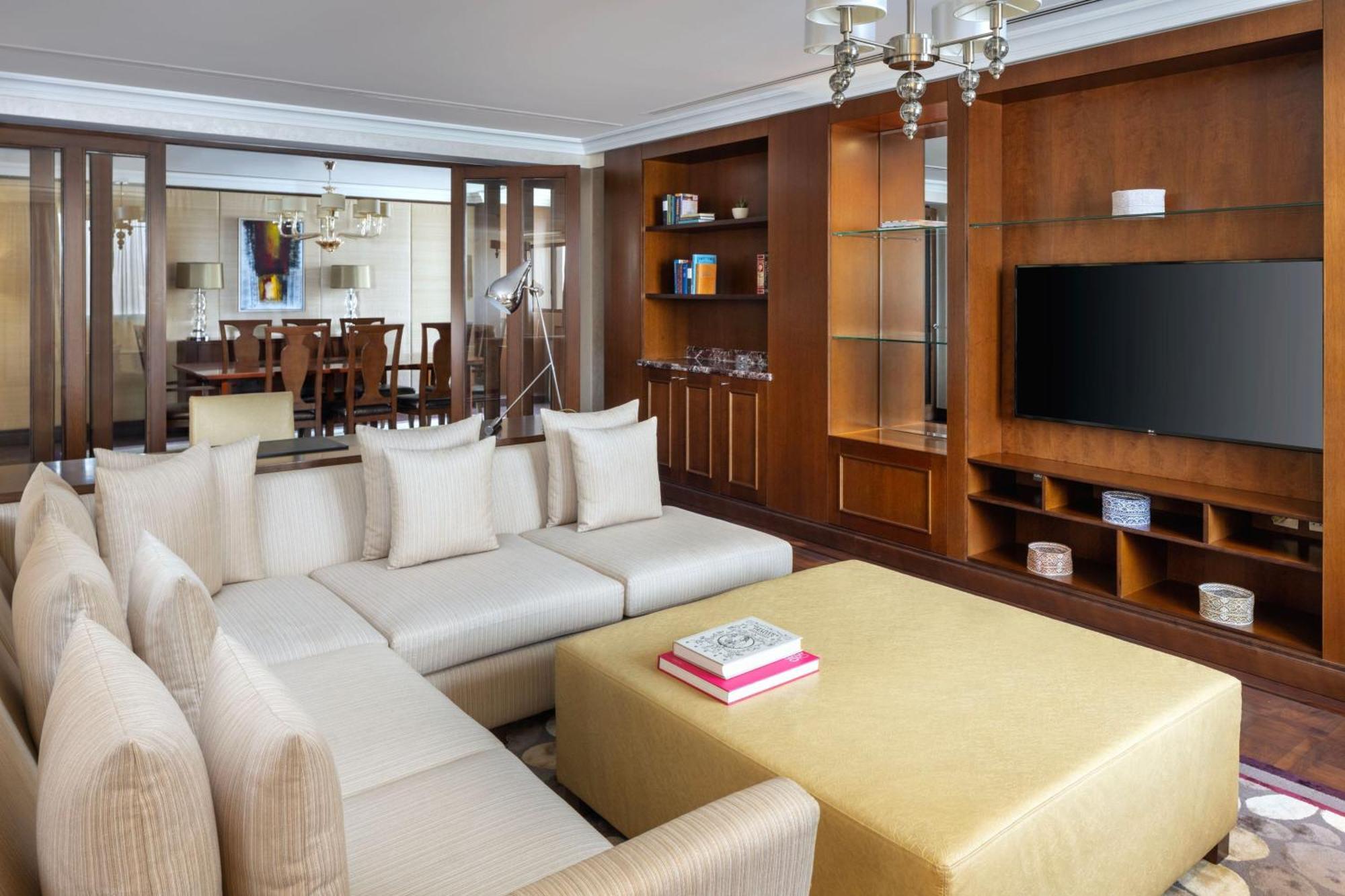 Sheraton Oman Hotel Muskat Bagian luar foto Living room