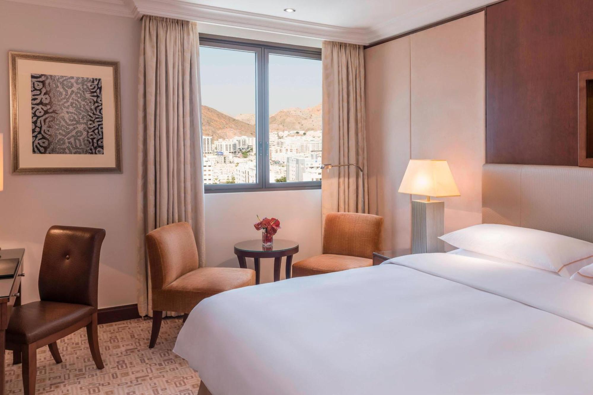 Sheraton Oman Hotel Muskat Bagian luar foto Deluxe room
