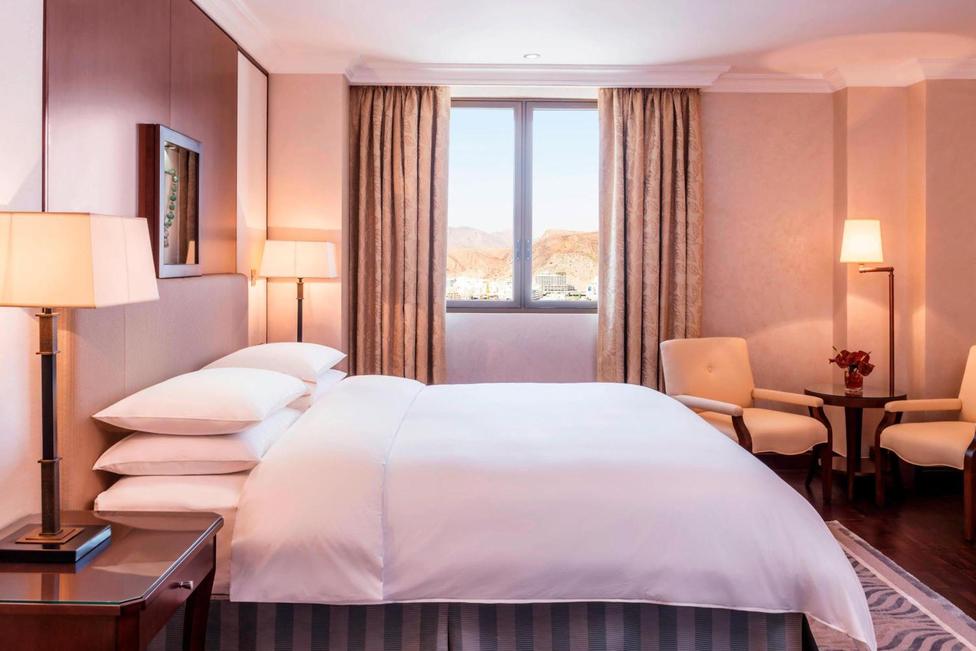 Sheraton Oman Hotel Muskat Bagian luar foto A room at the InterContinental Vienna