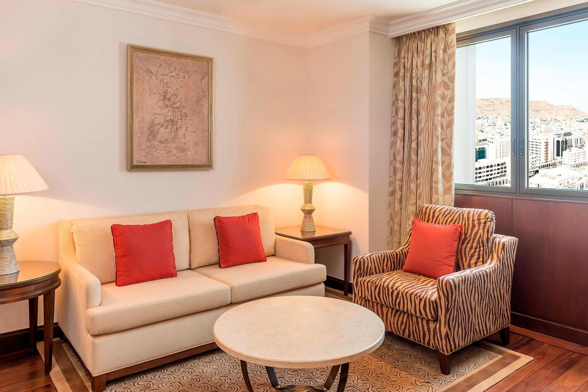 Sheraton Oman Hotel Muskat Bagian luar foto Living room