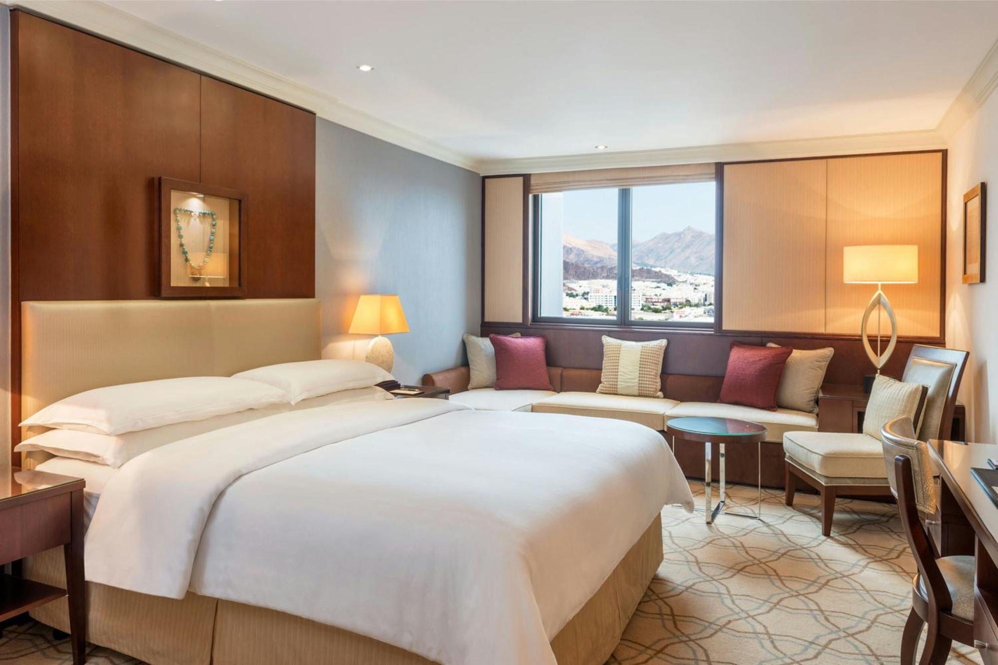 Sheraton Oman Hotel Muskat Bagian luar foto Deluxe Room