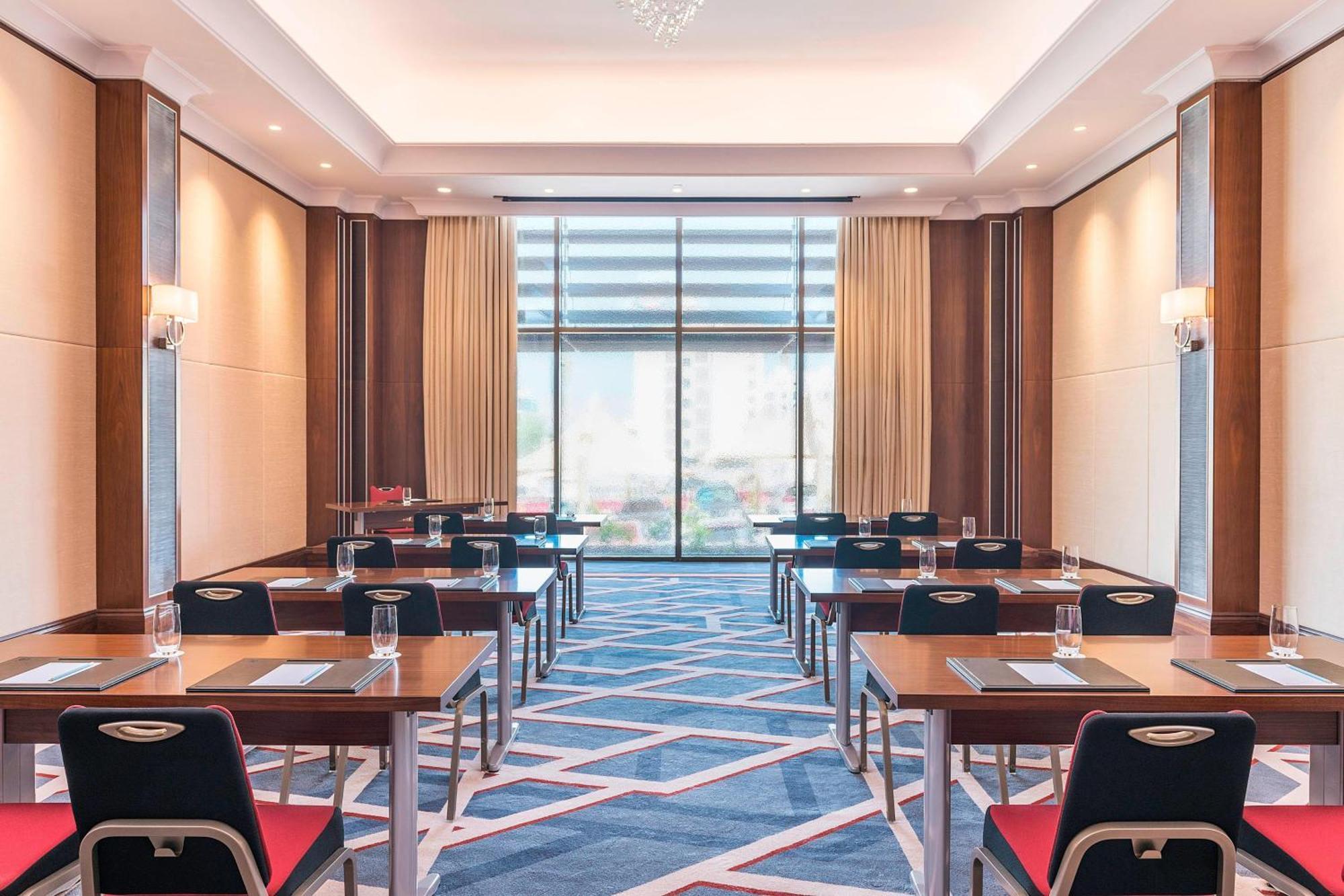 Sheraton Oman Hotel Muskat Bagian luar foto Meeting room
