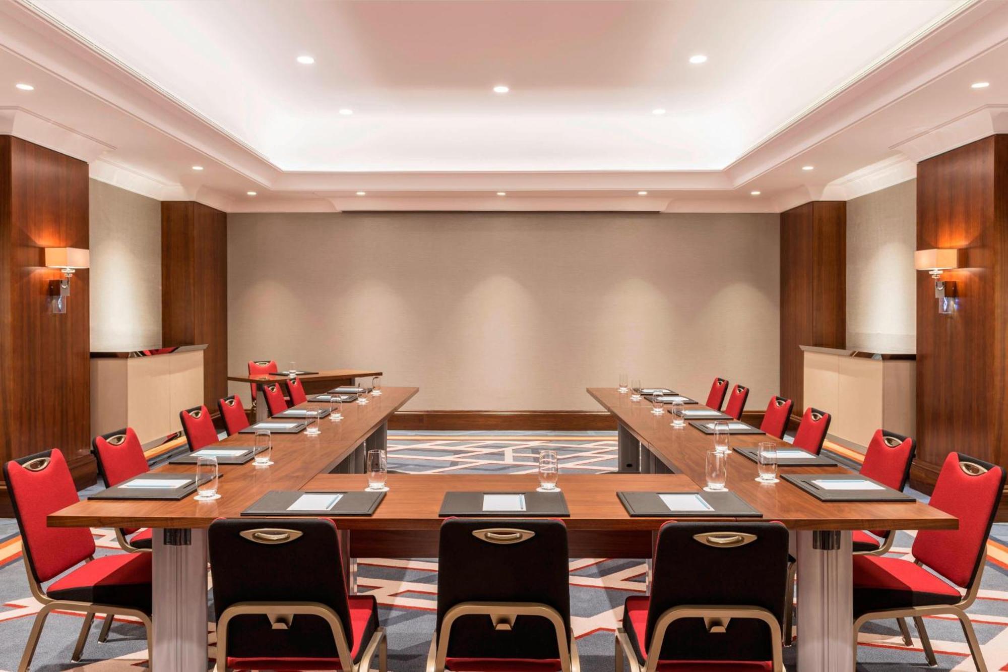 Sheraton Oman Hotel Muskat Bagian luar foto Meeting room